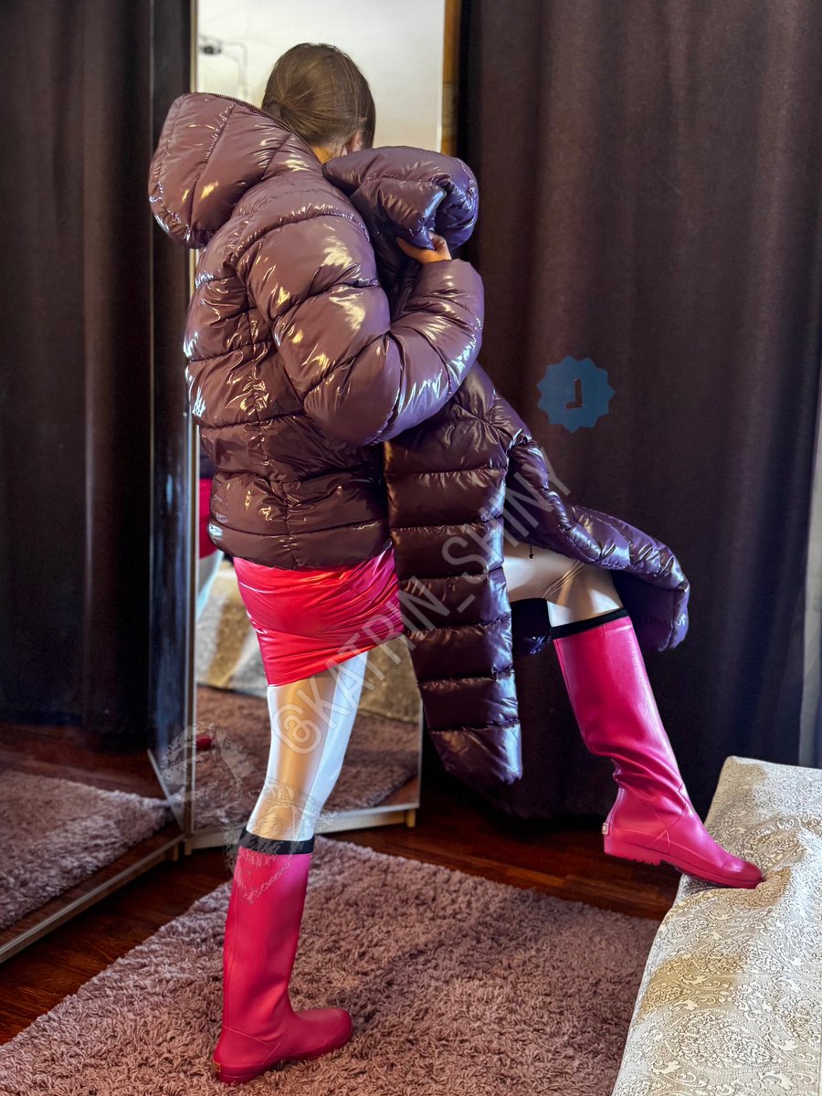 Katrin_Shiny's tweet photo. 💗Getting more and more puffy with every layer I add… What if I put on 🥰 another beauty - 🙃 this time reversed? Zipping her all the way up isn’t so easy 📿
#fullzip #fullziphoodie #hoodiefullzip #hood https://t.co/QYByi3U2W7