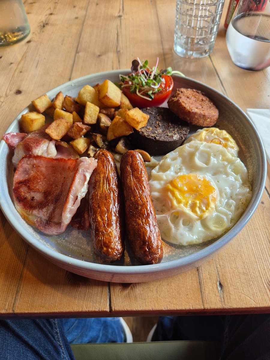 <a href="/JoeSeward1/">Joe Seward</a> <a href="/NaasRacecourse/">Naas Racecourse</a> <a href="/LilyandWild/">Lily and Wild</a> Gave into temptation this morning in Newbridge. Set up for the day now