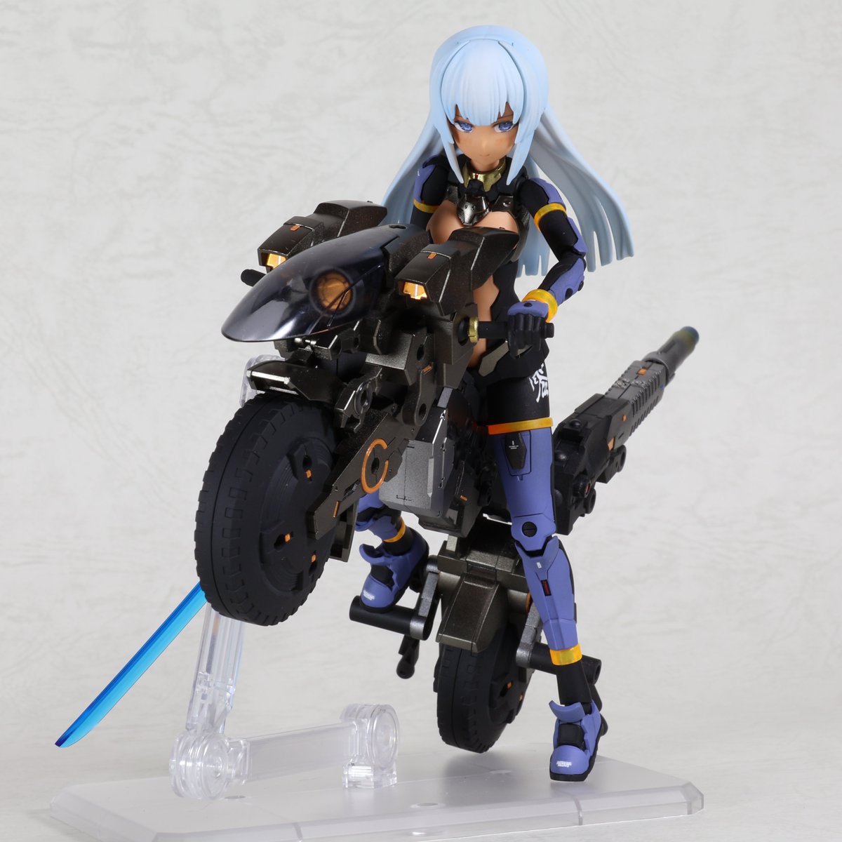 Pracha0828's tweet image. #30MS
#30MM
というわけでバイク娘の完成です!
キャノンバイクのイメージに合わせてサイバーパンクよりのカラーリングにするつもりが結局好みのミリタリーテイストに引っ張られてしまったという。。
('A`)メカ+美少女の組み合わせはやっぱりいいですな!