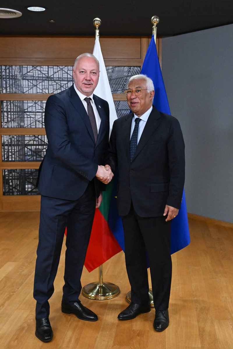 R_JeliazkovPM's tweet image. Following my meeting with @eucopresident António Costa, I received firm assurances that the EU will strictly adhere to the 2022 compromise on the Republic of North Macedonia. Bulgaria will not introduce new conditions — constitutional change and human rights guarantees remain key