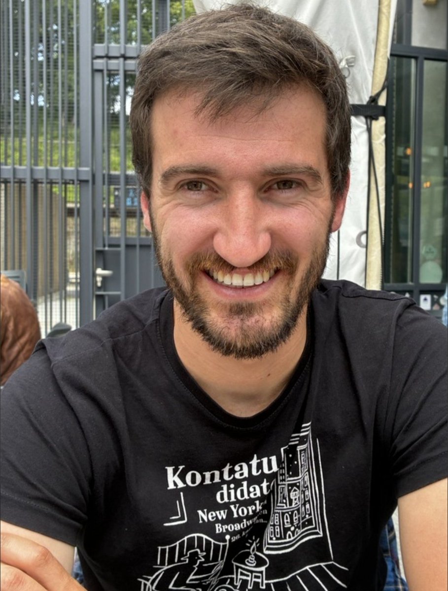 👉🏻 "Ez nuen baitezpada autofikziora jo nahi, genero hori anitz aipatzen den arren. (...) Ene ingurukoek gauza batzuk ezagutzen dituzte, baina ez naiz ene bizia fikzionatzetik abiatu."

Itxaro Bordak Amaiur Epherri egindako elkarrizketa irakurgai: idazleak.eus/eu/uberan/11-g…