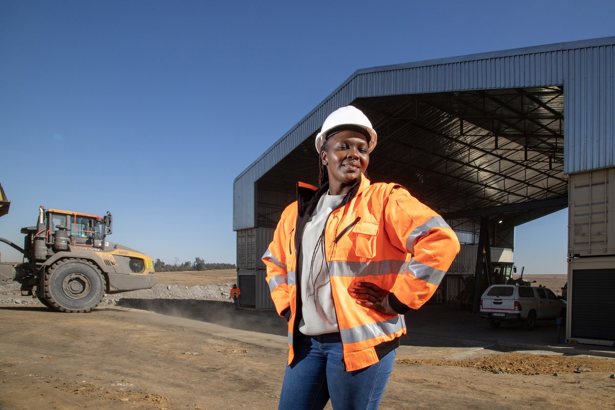 A highlight for Siyasanda Ntshuntsha's as #gugulethucolliery's engineering superintendent includes leading a dynamic team of artisans, diesel mechanics and auto-electricians.   

Get the full story in #TheMaroonPost: canyoncoal.com/the-maroon-pos… #canyoncoal