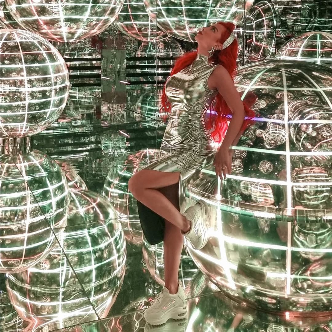 Ayauniverse____'s tweet image. Where light dances, and the cosmos watches. 🌌
حيث يرقص الضوء، ويراقب الكون. 🌌
@christelleziade
#AYAuniverse