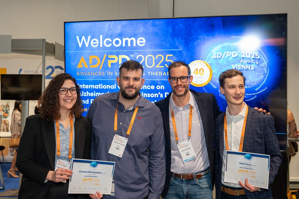 CIIRCCTU's tweet image. 🎓 Milan Němý z CIIRC získal prestižní Junior Faculty Award na konferenci AD/PD™ 2025 za výzkum Alzheimerovy nemoci.
Gratulujeme k dalšímu mezinárodnímu uznání české neurovědy!
Více na 👉 ciirc.cvut.cz/cs/award-for-m…