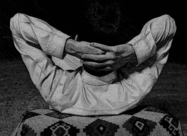 ‌ من تذكرني على صفوة مزاجه 
ينتظرني لين يصّفى لي مزاجِي .