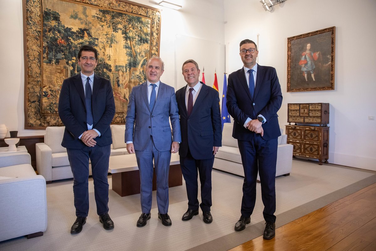Ricardo Mairal Usón (@rmairal) on Twitter photo 🤝 Me he reunido con el presidente de Castilla-La Mancha, <a href="/garciapage/">Emiliano García-Page</a> , en la sede de la presidencia regional.
📚 Durante el encuentro hemos abordado temas estratégicos relacionados con el papel de la UNED en el territorio y el acceso a la educación superior. 🤝 Me he reunido con el presidente de Castilla-La Mancha, <a href="/garciapage/">Emiliano García-Page</a> , en la sede de la presidencia regional.
📚 Durante el encuentro hemos abordado temas estratégicos relacionados con el papel de la UNED en el territorio y el acceso a la educación superior.