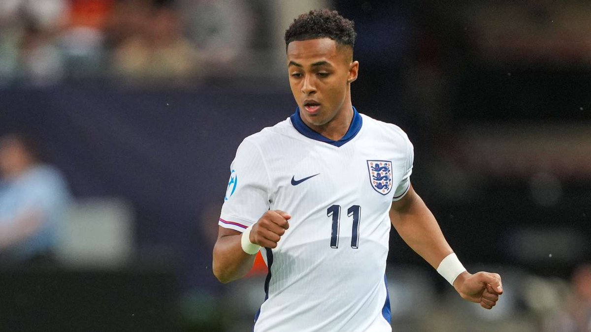 bvbnewsblog's tweet image. The priority is to find a successor for Jamie Gittens. Dortmund is already exploring various options in the background in order to be prepared immediately. The latest rumour now: Dortmund are interested in Omari Hutchinson. 

🗞 @BILD 

#BVB