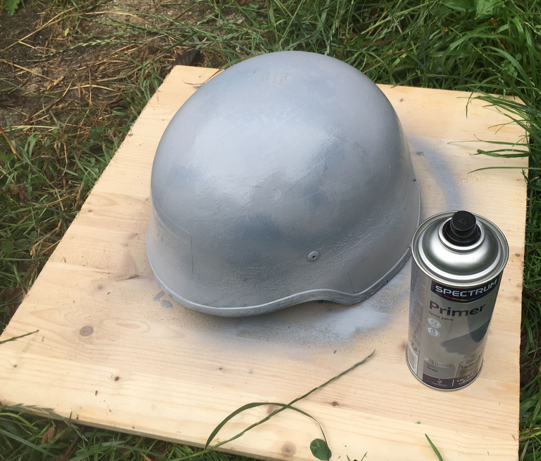 teunvoeten's tweet image. How to turn a UN #BlueHelmet (borrowed from #UNPROFOR, #Sarajevo 1993(

Into a #MotorHelmet

Hoe je van een #BlauwHelm een #MotorHelm maakt...