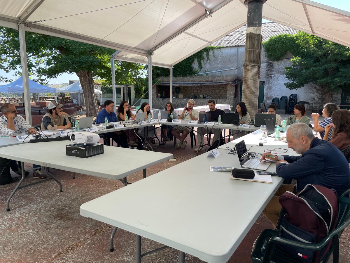 Hoy amanecemos en el Castillo de Doña Urraca de #Fermoselle (#Zamora), donde ha tenido lugar la reunión del consorcio de #ECOSPHEREWINES 🍇🌱
En ella se han expuesto los avances de los pilotos del proyecto🍷🌍
Proyecto cofinanciado por <a href="/6Sudoe/">Interreg SUDOE</a>