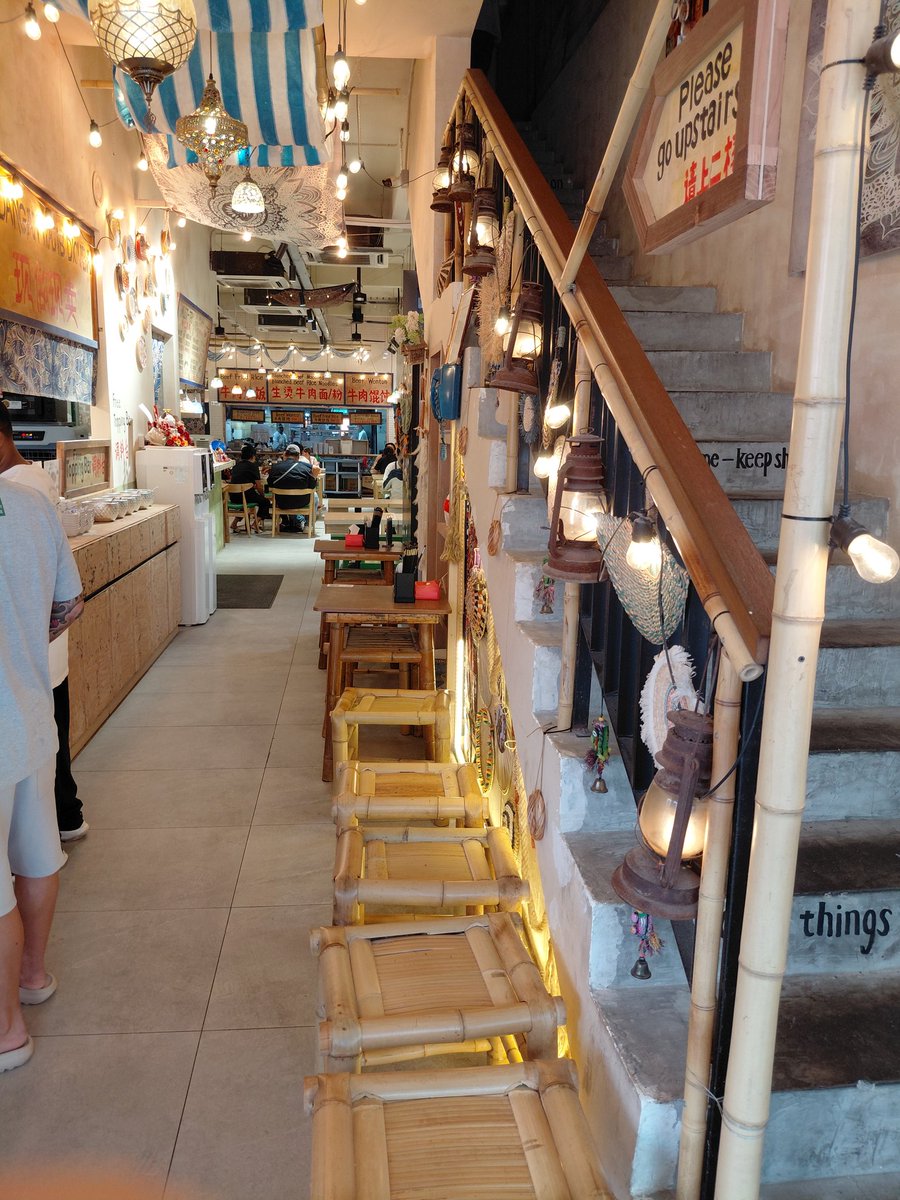 bevng1971's tweet image. Bought this "kinda crispy" #panfriedbun or #potstickers to try. I dont really like halal food but hubby bought one piece 2 try. So I came hme &amp;amp; regrilled it 2 crisp it up a wee bit more. Tasted ok, no biggie #foodie #snack #chinatown #kl