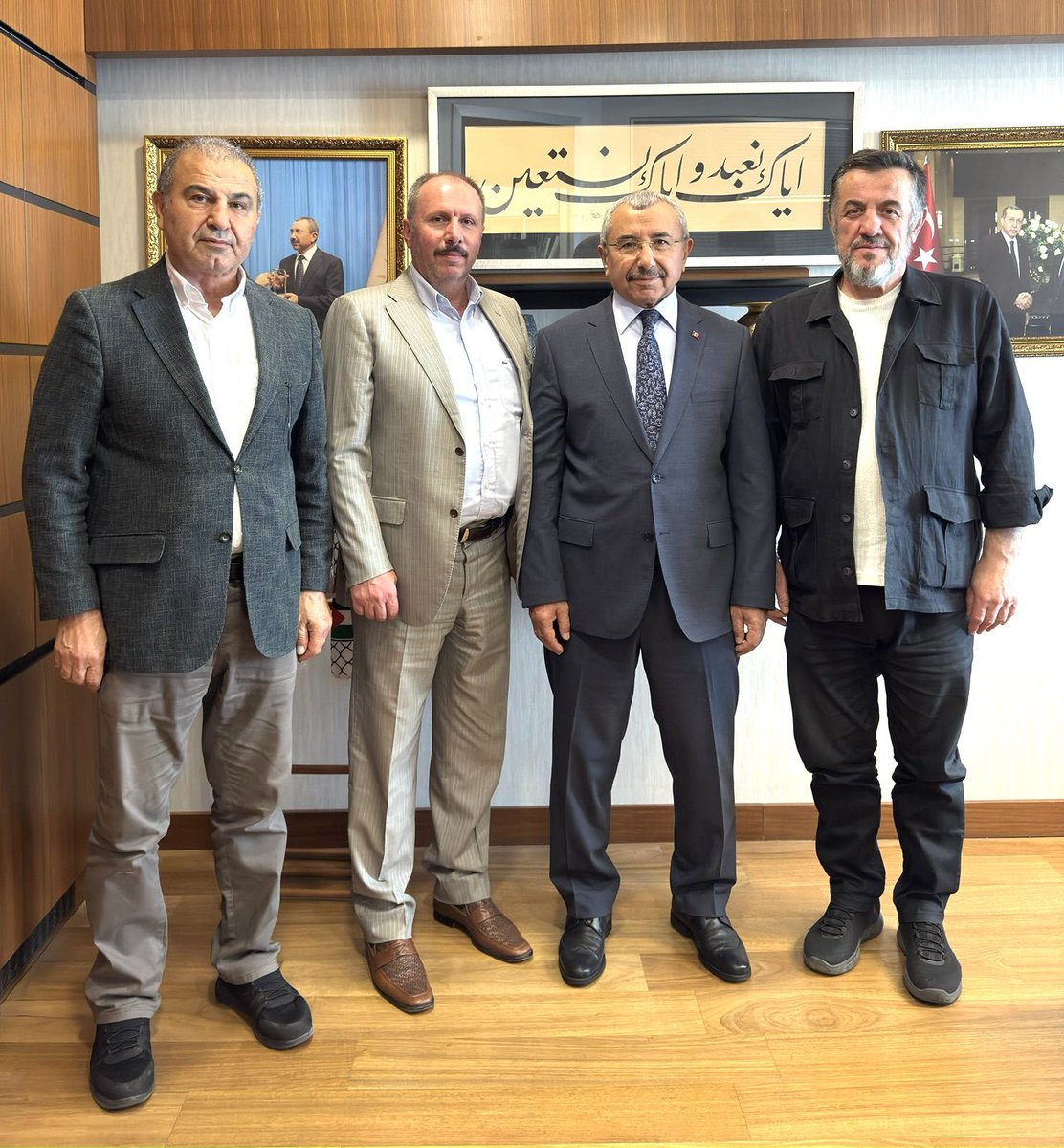 bbismailerdem's tweet photo. Önceki dönemler Milletvekillerimizden sayın @osman___cakir, sayın @AliTuranTBMM , teşkilatımızın emektarlarından A.Kadir Cebecioğlu misafirimiz oldular. Nazik ziyaretleri için kendilerine çok çok teşekkür ederim. #TBMM https://t.co/CkSppJxFqB