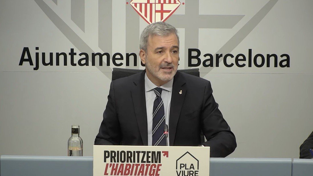 Associació Veïnal Som Barri (@avallcarca) on Twitter photo 5/ 🛑 Exigim a <a href="/bcn_ajuntament/">Ajuntament de Barcelona</a> i <a href="/jaumecollboni/">Jaume Collboni</a> que aturin el desnonament, ofereixin alternatives i compleixin les seves obligacions legals. No es pot deixar 40 persones al carrer. 5/ 🛑 Exigim a <a href="/bcn_ajuntament/">Ajuntament de Barcelona</a> i <a href="/jaumecollboni/">Jaume Collboni</a> que aturin el desnonament, ofereixin alternatives i compleixin les seves obligacions legals. No es pot deixar 40 persones al carrer.