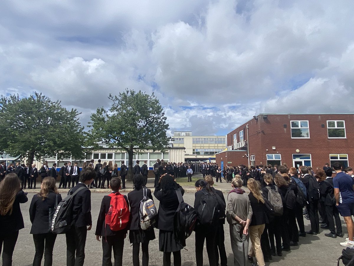 What a sight to see staff and students creating a guard of honour to congratulate year 11 students on the completion of their time here at Lincoln Castle Academy. 
We wish you all the very best for your future ventures and are incredibly proud of all you have achieved!
