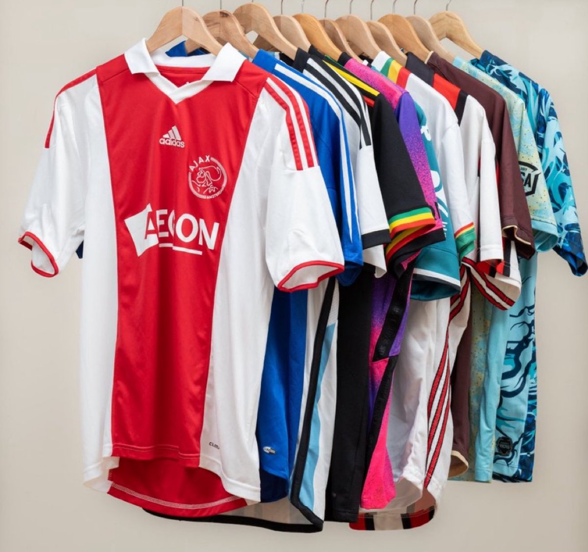 🚨 GIVEAWAY 

If Man City beat Juventus tonight in the Club World Cup, we will give away a retro shirt of your choice up to £200 🔥

To enter:
🔁 Repost
➕ Follow <a href="/fmptoken/">Football Manager Pro</a> &amp; <a href="/FTBLsection/">The Footy Section</a> 
🙋‍♂️ Tag a mate below for bonus entry

Good luck!