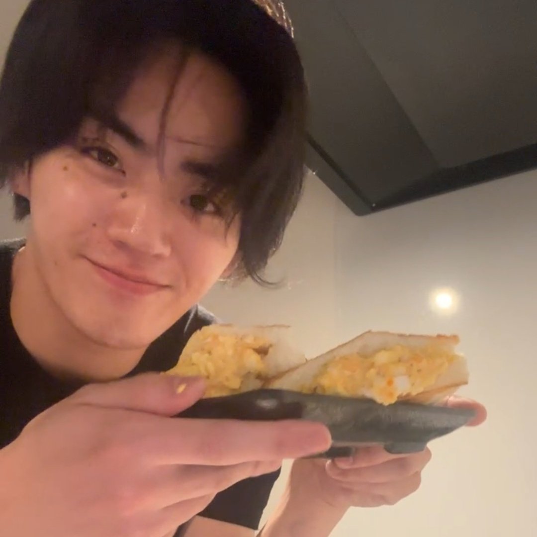 ️️︎ ︎ tweet media