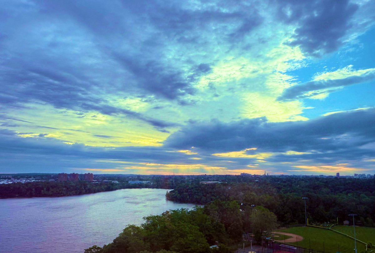 peterpayackpoet's tweet image. #Thursday #morning pastiche of #Multilayer #Clouds #sunrise #daybreak #FreshPond #cambridge   
#Boston #skyline @ericfisher
 @Pamelanbcboston
 @ShiriSpear
 @Met_CindyFitz
 @laabs
 @weatherchannel
 @TaniaLealTV
 @NewEnglandInfo
 @sarahwroblewski #followingnecn @PeteNBCBoston…