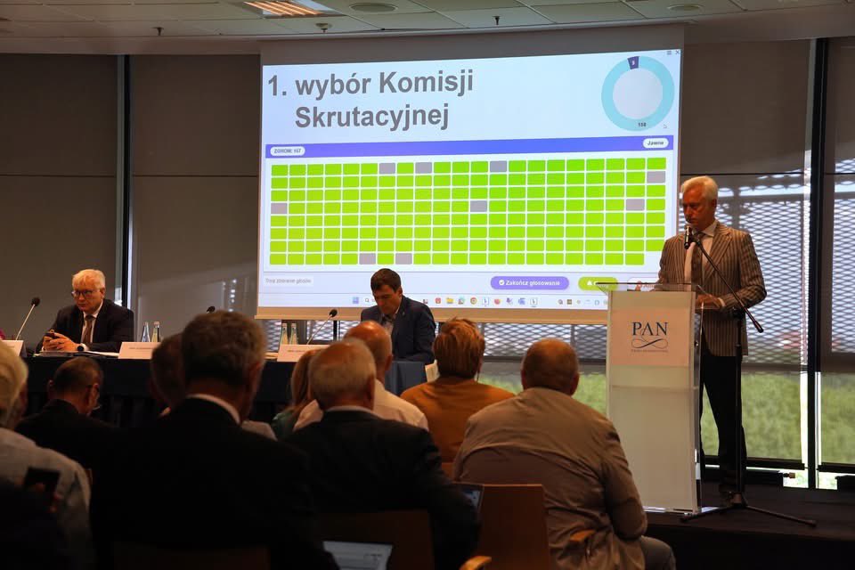 📢 Dziś ważny dzień dla Polskiej Akademii Nauk! 

Trwają wybory nowych członków korespondentów i rzeczywistych PAN. Wybieramy naukowców wyróżniających się doskonałością naukową i autorytetem. 

Wyniki już wkrótce! 

#PAN #Nauka #WyboryPAN2025