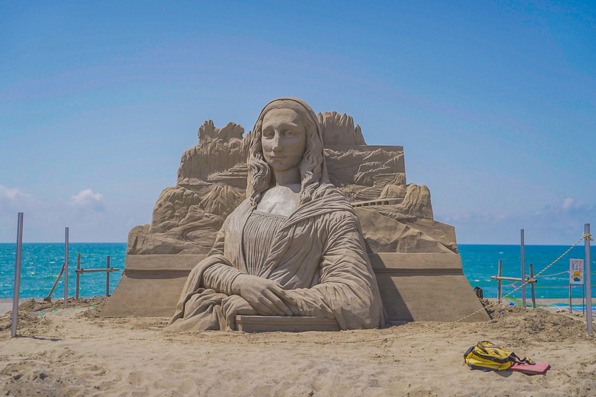 今年はいつもよりも早く、サンドクラフトの砂像制作が始まっています。
今年の砂像はどんなものが登場するのか楽しみです。

@釜谷浜海水浴場

※画像は2023年のメイン砂像です