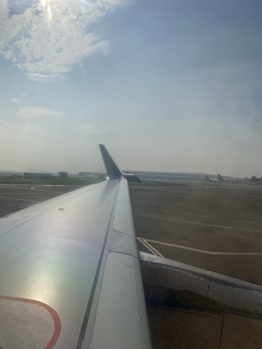 makasih atas semua memori baiknya
ga pernah nyangka perjalanan kali ini yg niat awalnya cuma untuk magang malah ngebawa aku buat jumpa sama idola pertama ku, jumpa sama banyak temen xbliss, main bareng, poca date bareng. semoga ada kesempatan untuk balik lagi kesini🥹💚