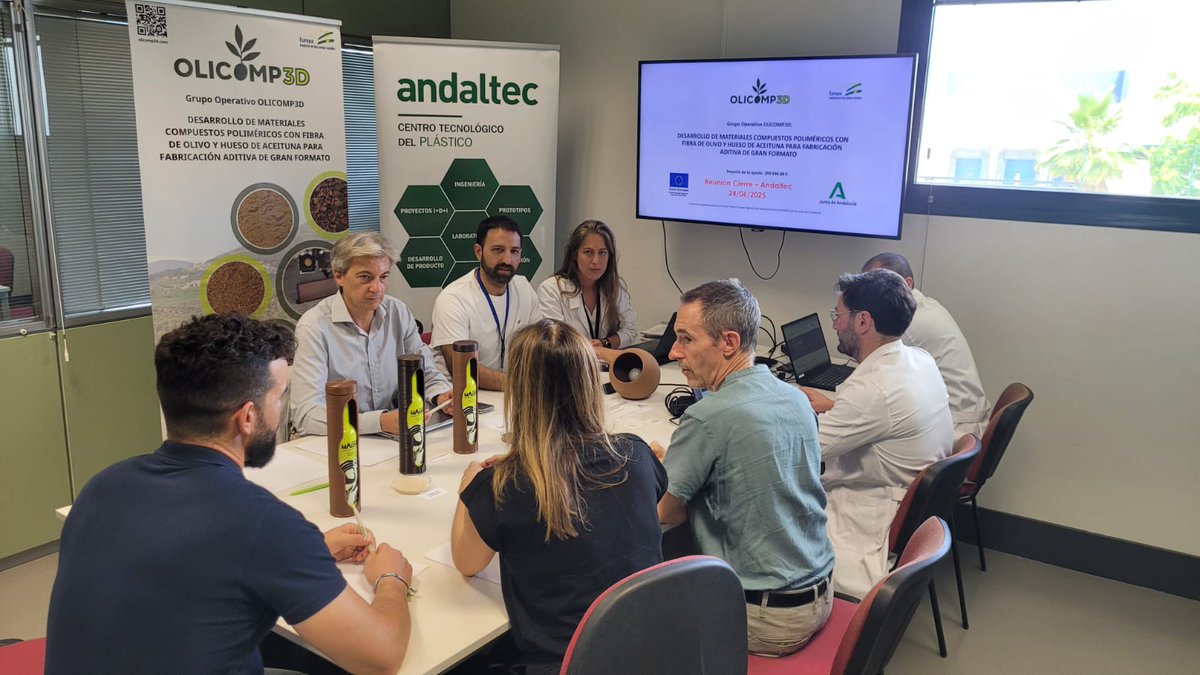▶️  La sede de Andaltec ha acogido la presentación de resultados del proyecto #Olicomp3D, a través del cual se ha elaborado el packaging de una botella de AOVE con un material con base polimérica y restos de poda de olivar y hueso de aceituna. 

🔗 andaltec.org/olicomp3d-elab…