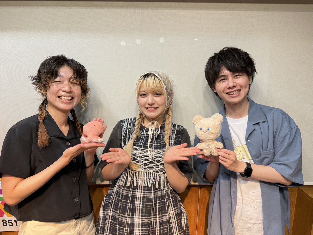 本日はおふ教のコーナーで
shallmのliaさんのインタビューをお届けいたしました！🙌✨️

お写真も頂きましたよ！📷✨

なんと、お友達のぬいちゃん達もお写真に写ってくれました〜！

ありがとうございました😆

 #おふらじ #FM大阪