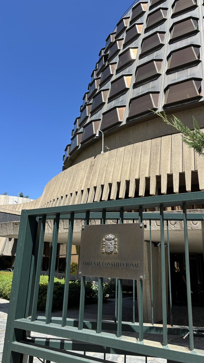Jordi Armenteras (@jordiarmenteras) on Twitter photo Les fotos que ens reclamaven a <a href="/lacompetencia/">La Competència</a> amb els cercles de l’edifici del TC
Seu del Tribunal constitucional el dia que s’avala l’amnistia del procés.
<a href="/philmusical/">òscar dalmau</a> <a href="/OscarAndreu/">Òscar Andreu</a> Les fotos que ens reclamaven a <a href="/lacompetencia/">La Competència</a> amb els cercles de l’edifici del TC
Seu del Tribunal constitucional el dia que s’avala l’amnistia del procés.
<a href="/philmusical/">òscar dalmau</a> <a href="/OscarAndreu/">Òscar Andreu</a>