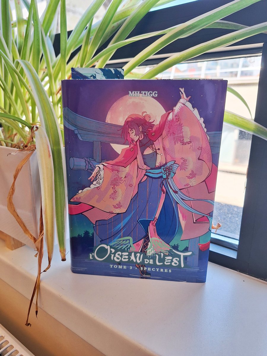 lizdebaty's tweet image. Voilà c'est fini 😭
Une belle conclusion pour cette trilogie.
Je la recommande à 200% : certaines scènes et événements sont hard, mais l'univers est vaste et les persos super attachants, avec tellement de bonnes représentations. Trop triste de quitter le petit oiseau 🥺
@MHTigg