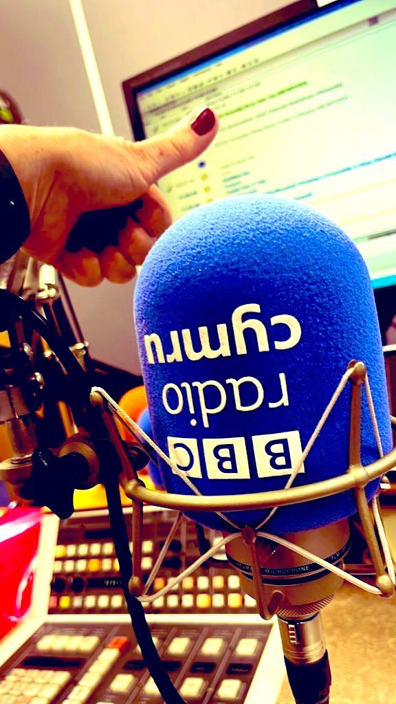 RealShanCothi's tweet photo. Mr Geraint Cynan da fi ar Bore Cothi @BBCRadioCymru Rhaid ei longyfarch ar gael ei anrhydeddu i’r Orsedd @eisteddfod Cerddor amryddawn a disglair yn wir sy di cyflawni cymaint ag yn dal i neud! #arlog #cyfresiCaryl #sianjames #geraintgriffiths #DCDC #corglanaethwy #BGT #urddo ⭐️ https://t.co/7JrIUPybSh