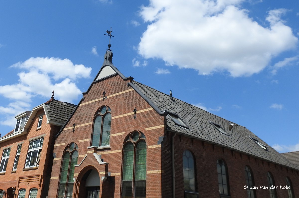 BekiekTwente's tweet photo. Kerk aan de Lipperkerkstraat omstreeks 1904 gebouwd. Tot in de jaren vijftig kwam de apostolische gemeenschap hier bijeen. Daarna had het pand verschillende functies.
#Enschede #Eanske #EanskeIsOnmeunigMooi 
#Twente #BekiekTwente https://t.co/teman4u3nt