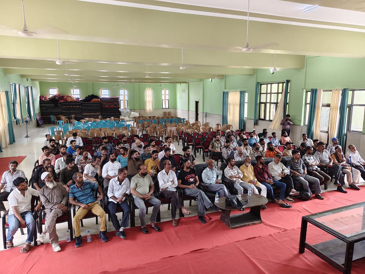 CouncilDoda's tweet photo. Today, a #CapacityBuilding Programme on #WasteSegregation at Source was conducted at the Community Hall. Experts from JKHUDD educated sanitation workers from Doda, Bhaderwah & Thathri on proper #Wastebin usage& segregation
@MoHUA_India
@SwachhJk
@md_sbm
@JKHUDD1
@JammuUlb
#Swaaha https://t.co/fbO0U0L7Lu