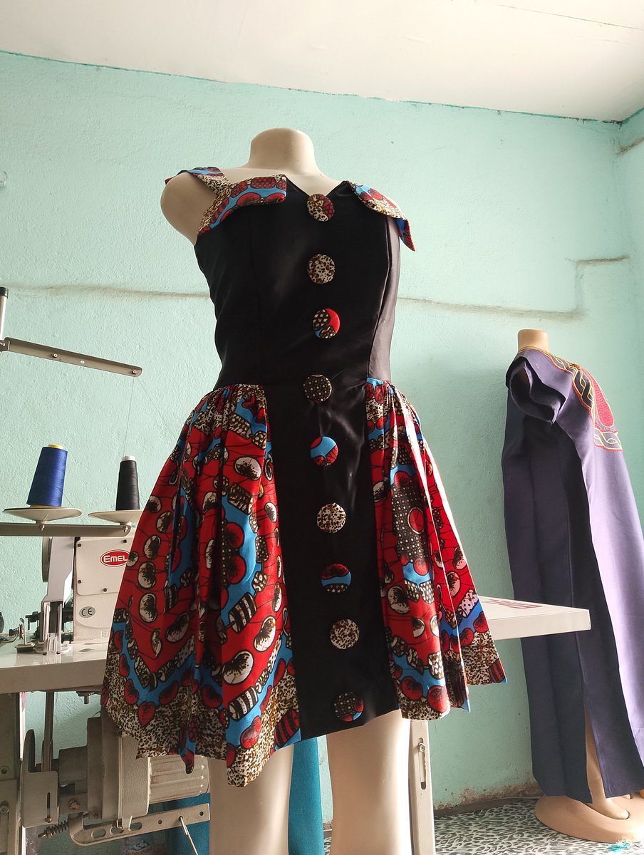 Twitting from work and you?
#fashiontrends #Chirustitches