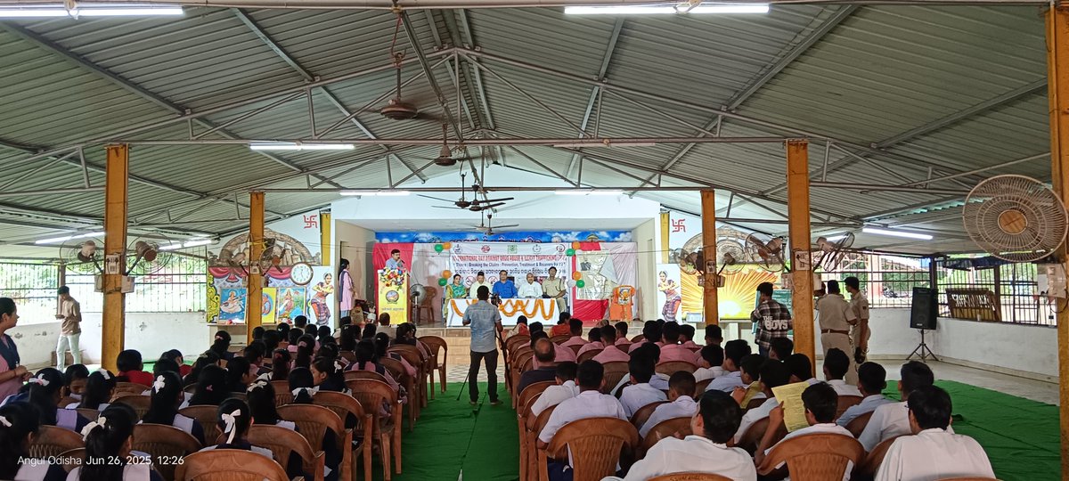 ଜିଲ୍ଲା ସାମାଜିକ ସୁରକ୍ଷା କାର୍ଯ୍ୟାଳୟ, ଅନୁଗୋଳ (@dssoangul) on Twitter photo ଆନ୍ତର୍ଜାତୀୟ ନିଶାଦ୍ରବ୍ୟ ଅପବ୍ୟବହାର ଓ ଅବୈଧ ଚାଲାଣ ବିରୋଧ ଦିବସ - ୨୦୨୫ ର ସଚେତନତା ନିମନ୍ତେ ପଦଯାତ୍ରା ରାଲି ଓ କର୍ମଶାଳାର ଆୟୋଜନ କରାଯାଇଥିଲା।
#InternationalDayAgainstDrugAbuse
#DrugFreeWorld
#AngulAgainstDrugs
#NashaMuktBharatAbhiyan
<a href="/CMO_Odisha/">CMO Odisha</a>
<a href="/SSEPD2/">SSEPD</a>
<a href="/angul_dm/">Collector and District Magistrate, Angul</a> ଆନ୍ତର୍ଜାତୀୟ ନିଶାଦ୍ରବ୍ୟ ଅପବ୍ୟବହାର ଓ ଅବୈଧ ଚାଲାଣ ବିରୋଧ ଦିବସ - ୨୦୨୫ ର ସଚେତନତା ନିମନ୍ତେ ପଦଯାତ୍ରା ରାଲି ଓ କର୍ମଶାଳାର ଆୟୋଜନ କରାଯାଇଥିଲା।
#InternationalDayAgainstDrugAbuse
#DrugFreeWorld
#AngulAgainstDrugs
#NashaMuktBharatAbhiyan
<a href="/CMO_Odisha/">CMO Odisha</a>
<a href="/SSEPD2/">SSEPD</a>
<a href="/angul_dm/">Collector and District Magistrate, Angul</a>
