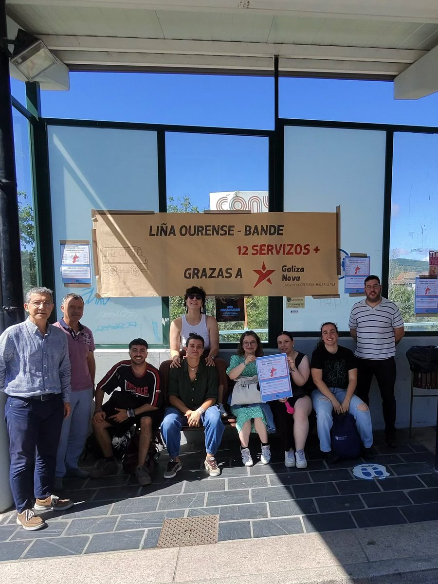 🚎 Cando Galiza Nova está, a mocidade está ✊🏼

Hoxe fumos en autobús de Ourense a Bande utilizando un dos 12 novos servizos que Galiza Nova Celanova Baixa Limia conseguiu tras recoller case 600 sinaturas a finais do ano pasado‼️

Un servizo público máis que necesario para a