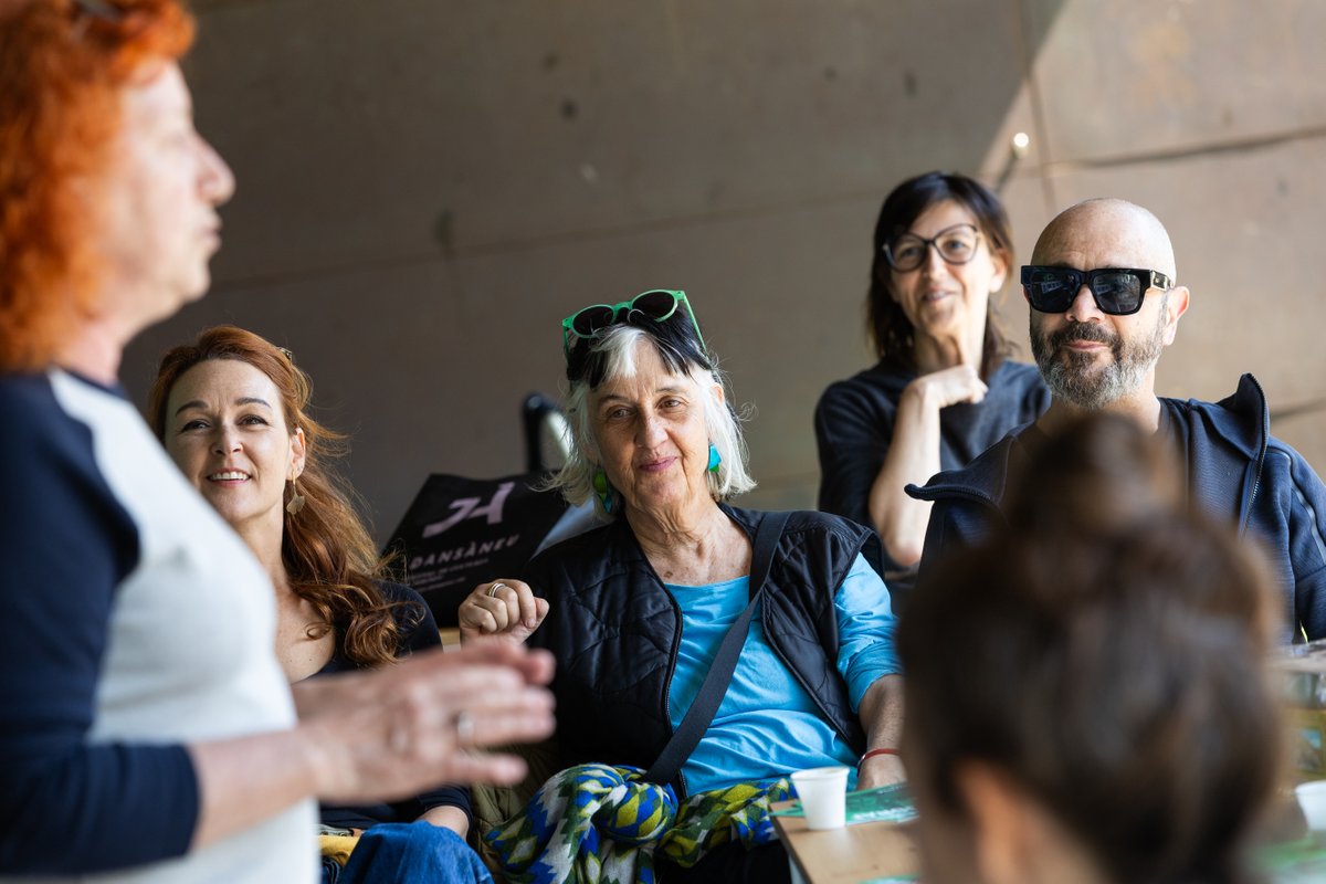 Sismògraf Olot (@sismografolot) on Twitter photo 🍃 El #Sismògraf2025 va tornar a organitzar el 'Sacsejat, no remenat', amb Marta Oliveres i <a href="/margaridaTT/">Margarida Troguet</a>
🗣️ Professionals, artistes i públic es van trobar a La Carbonera per debatre sobre geografia urbana i memòria escènica.
<a href="/OlotCultura/">Olot Cultura</a> <a href="/Olotuit/">Ajuntament d'Olot</a> <a href="/jquintanaolot/">Josep Quintana Caralt</a> 🍃 El #Sismògraf2025 va tornar a organitzar el 'Sacsejat, no remenat', amb Marta Oliveres i <a href="/margaridaTT/">Margarida Troguet</a>
🗣️ Professionals, artistes i públic es van trobar a La Carbonera per debatre sobre geografia urbana i memòria escènica.
<a href="/OlotCultura/">Olot Cultura</a> <a href="/Olotuit/">Ajuntament d'Olot</a> <a href="/jquintanaolot/">Josep Quintana Caralt</a>