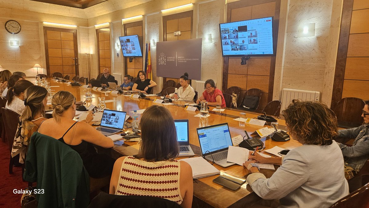 El <a href="/MSocialGob/">Ministerio de Derechos Sociales, Consumo y A2030</a> y las Comunidades Autónomas nos reunimos en la Comisión de Valoración de la Discapacidad para buscar  soluciones conjuntas orientadas a la reducción de las listas d espera  en el reconocimiento de la condición d la discapacidad

En breve daremos buenas noticias 🤗