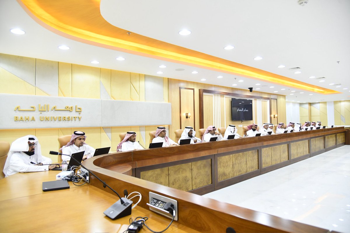 #تغطية | رأس معالي رئيس #جامعة_الباحة أ.د.  عبدالله بن يحيى الحسين اليوم، اجتماع مجلس الجامعة في جلسته العاشرة للعام الجامعي 1446هـ، بحضور أعضاء المجلس كل من أمين عام مجلس شؤون الجامعات الدكتور بسام عبدالله البسام، ووكلاء الجامعة، وعمداء الكليات، وعمداء العمادات المساندة، بقاعة