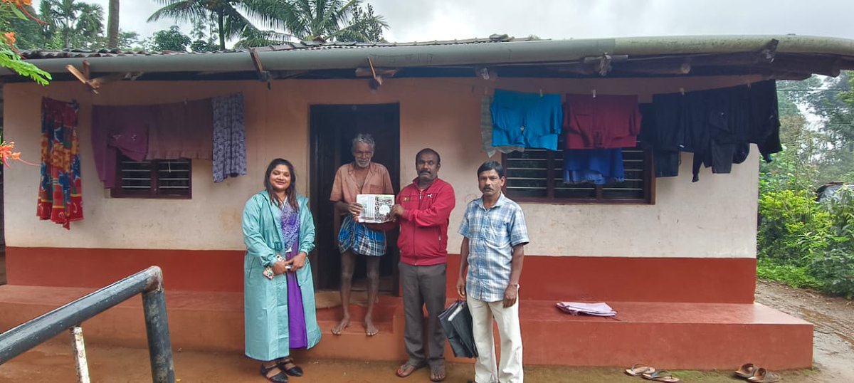 Koppa_VBGRAMG's tweet photo. ಇಂದು ತಾಲ್ಲೂಕಿನ ಅತ್ತಿಕೊಡಿಗೆ ಗ್ರಾಮ ಪಂಚಾಯತಿ ಗೆ ಭೇಟಿ ನೀಡಿ  *ಸ್ತ್ರೀ ಚೇತನ ಹಾಗೂ ದುಡಿಯೋಣ ಬಾ ಅಭಿಯಾನ*  ಹಮ್ಮಿಕೊಂಡು ನಿಡುವಾನೆ ಹತ್ತಿರದ ಮನೆ ಮನೆಗೆ ಭೇಟಿ ನೀಡಿ ನರೇಗಾ ಯೋಜನೆಯ ಮಾಹಿತಿ ನೀಡಿ ಕರಪತ್ರ ವಿತರಿಸಲಾಯಿತು.
ಈ ಸಂದರ್ಭದಲ್ಲಿ ಗ್ರಾ.ಪಂ ಸದ್ಯಸರು ನಟರಾಜ್ರವರು , ಡಿಇಓ ಶ್ರೀ ಅಜೀತ್  ಹಾಗೂ ಅಟೆಂಡರ್ ಶ್ರೀ ಸಂಜೀವ  ಇದ್ದರು https://t.co/5uAlO5rk7H