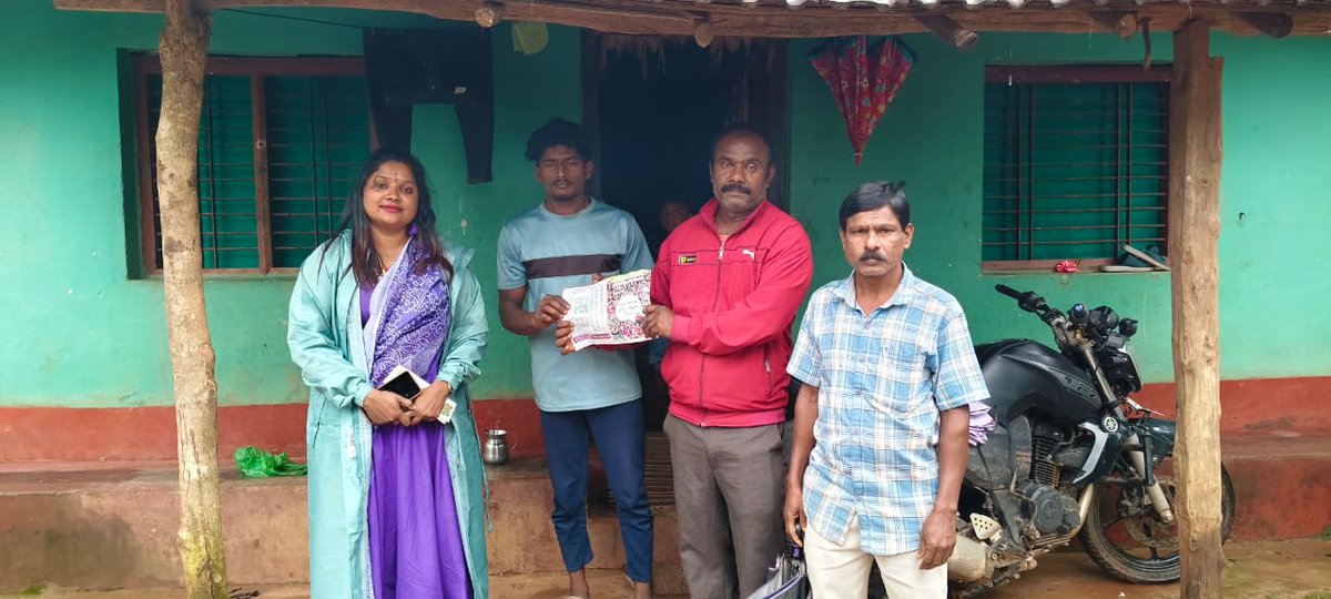 Koppa_VBGRAMG's tweet photo. ಇಂದು ತಾಲ್ಲೂಕಿನ ಅತ್ತಿಕೊಡಿಗೆ ಗ್ರಾಮ ಪಂಚಾಯತಿ ಗೆ ಭೇಟಿ ನೀಡಿ  *ಸ್ತ್ರೀ ಚೇತನ ಹಾಗೂ ದುಡಿಯೋಣ ಬಾ ಅಭಿಯಾನ*  ಹಮ್ಮಿಕೊಂಡು ನಿಡುವಾನೆ ಹತ್ತಿರದ ಮನೆ ಮನೆಗೆ ಭೇಟಿ ನೀಡಿ ನರೇಗಾ ಯೋಜನೆಯ ಮಾಹಿತಿ ನೀಡಿ ಕರಪತ್ರ ವಿತರಿಸಲಾಯಿತು.
ಈ ಸಂದರ್ಭದಲ್ಲಿ ಗ್ರಾ.ಪಂ ಸದ್ಯಸರು ನಟರಾಜ್ರವರು , ಡಿಇಓ ಶ್ರೀ ಅಜೀತ್  ಹಾಗೂ ಅಟೆಂಡರ್ ಶ್ರೀ ಸಂಜೀವ  ಇದ್ದರು https://t.co/5uAlO5rk7H