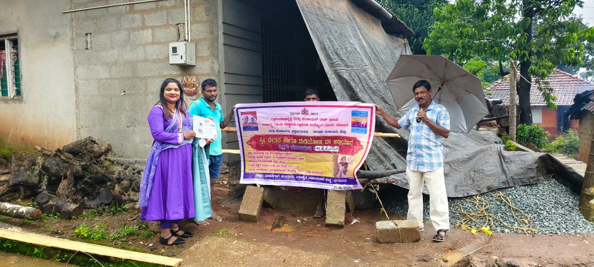Koppa_VBGRAMG's tweet photo. ಇಂದು ತಾಲ್ಲೂಕಿನ ಅತ್ತಿಕೊಡಿಗೆ ಗ್ರಾಮ ಪಂಚಾಯತಿ ಗೆ ಭೇಟಿ ನೀಡಿ  *ಸ್ತ್ರೀ ಚೇತನ ಹಾಗೂ ದುಡಿಯೋಣ ಬಾ ಅಭಿಯಾನ*  ಹಮ್ಮಿಕೊಂಡು ನಿಡುವಾನೆ ಹತ್ತಿರದ ಮನೆ ಮನೆಗೆ ಭೇಟಿ ನೀಡಿ ನರೇಗಾ ಯೋಜನೆಯ ಮಾಹಿತಿ ನೀಡಿ ಕರಪತ್ರ ವಿತರಿಸಲಾಯಿತು.
ಈ ಸಂದರ್ಭದಲ್ಲಿ ಗ್ರಾ.ಪಂ ಸದ್ಯಸರು ನಟರಾಜ್ರವರು , ಡಿಇಓ ಶ್ರೀ ಅಜೀತ್  ಹಾಗೂ ಅಟೆಂಡರ್ ಶ್ರೀ ಸಂಜೀವ  ಇದ್ದರು https://t.co/5uAlO5rk7H