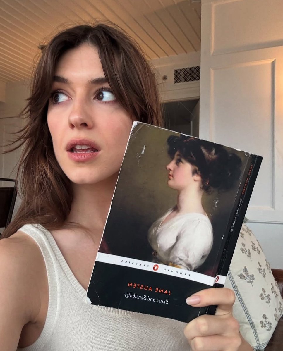 JaneAustenBath's tweet image. Breaking News! 🗞️
Have you heard that Daisy Edgar-Jones will be starring in Focus Features and Working Title Films’ adaptation of ‘Sense and Sensibility’? 🤩
Photograph credit to @FocusFeatures & Daisy Edgar-Jones’ Instagram.
#janeausten #senseandsensibility #daisyedgarjones