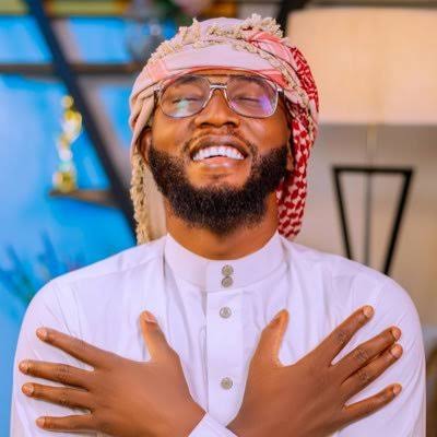 HydaarAlee's tweet photo. Wata Amarya ta nemi Ali jita dayyi refunding  kudin da aka biyashi don yayi performing a bikin auren ta a wata mai zuwa sakamakon ya wake Uwar gida.."wai yace Amarya liability Uwar gida kuma security" 

Dan Allah tayi daidai ? https://t.co/4TnSTSdahC