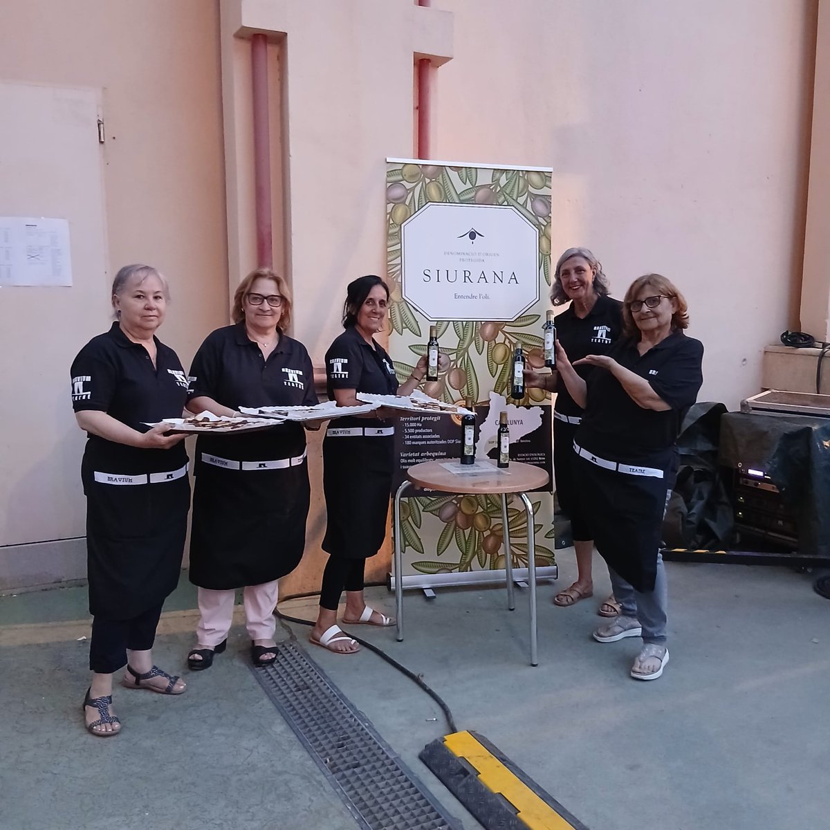 DOP Siurana (@dop_siurana) on Twitter photo ☀️ L'estiu és sinònim de festa major a Reus i a molts alttres indrets, com per exemple la Palma d'Ebre, la Dop Siurana s'hi suma. Bona festa Major 🎉
Col·labora 👇
<a href="/costadauradatur/">Costa Daurada</a>
Generalitat de Catalunya
Fons Europeu de Desenvolupament Rural
PDR 2022
#DOPSiurana ☀️ L'estiu és sinònim de festa major a Reus i a molts alttres indrets, com per exemple la Palma d'Ebre, la Dop Siurana s'hi suma. Bona festa Major 🎉
Col·labora 👇
<a href="/costadauradatur/">Costa Daurada</a>
Generalitat de Catalunya
Fons Europeu de Desenvolupament Rural
PDR 2022
#DOPSiurana
