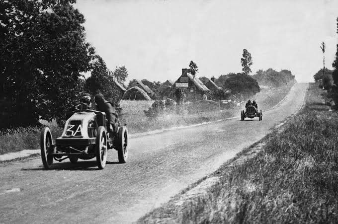 sayan_dey's tweet photo. #ThisDayInHistory Post 1791:

26 June 1906 (119 years ago): The first Grand Prix motor race was held at Le Mans.

[1]

#History #OnThisDay #OTD #GrandPrix #MotorRace #LeMans https://t.co/s3MkfhUE2w