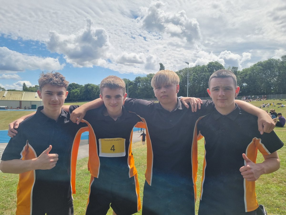 CastlefordPE's tweet image. Fantastic effort from our Year 9 boys 4x100m relay team! They ran brilliantly to earn a well-deserved second place in their race. Great job, boys! 👏 #Relay #Athletes #PodiumFinish