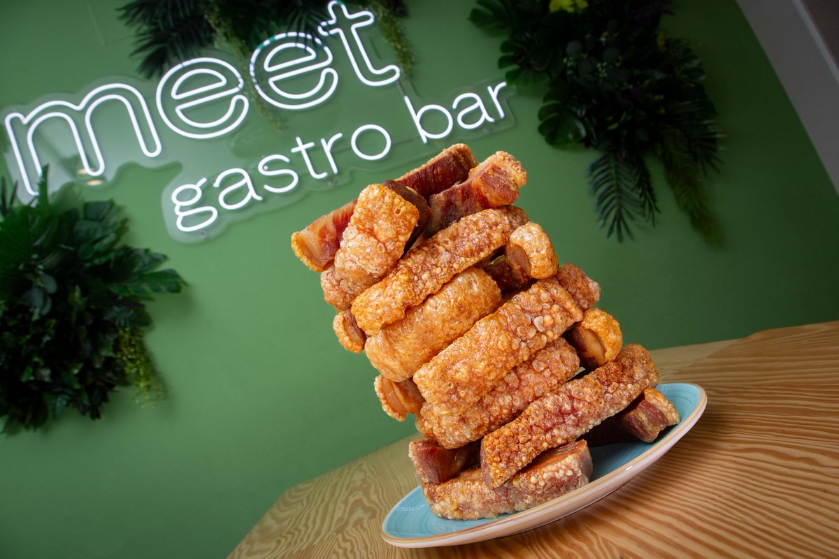 Hay jamón bueno, hay croquetas buenas…
Pero el Torrezno de Soria juega en otra liga. 🔝🐷#RutaDelTorrezno #GastroLovers #FoodieSpain #SaborDeSoria   #TurismoGastronómico #EspañaSabe #FoodPornEspaña #CrujientePerfecto