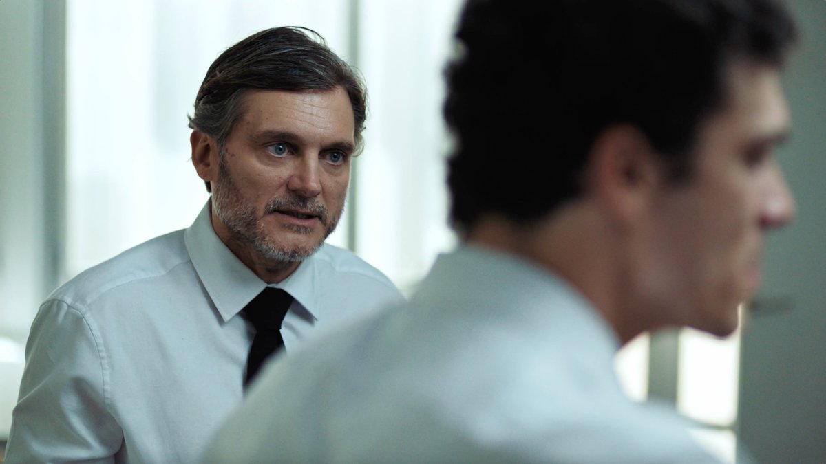 🎬  Nuevo corto que se incorpora a nuestro lineup: “Traje y Tupper”,  de José Ocaña – Ambición, presión laboral y el precio de callar. Con Marc Bonnin y Rocío Marín, junto a Salva Reina. Más info: lineupshorts.com/post/nuevo-cor…