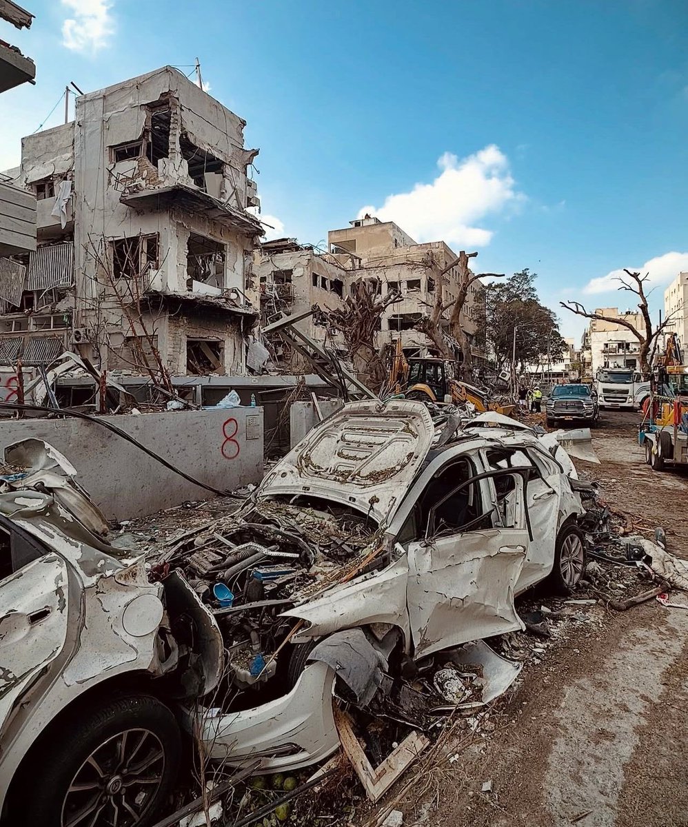 Ron_Prosor's tweet image. Der Iran ist in einer ökonomischen Dauerkrise, trotzdem versorgt das Regime in Teheran zahlreiche Terror-Organisationen großzügig mit Waffen und Geld. Die Unterstützung für das Assad-Regime, die Raketen und Drohnen für den Krieg gegen die Ukraine und die Angriffe der Huthis auf…