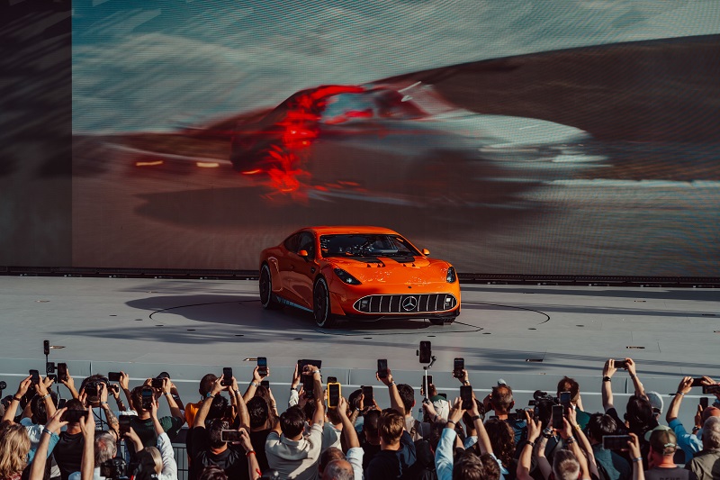 BabürGÜREL(otomobil gazetecisi)www.otoriter.com.tr (@autowritetr) on Twitter photo CONCEPT AMG GT XX, Mercedes-AMG'nin yakında piyasaya süreceği dört kapılı seri üretim spor otomobili hakkında etkileyici fikir veren öncü bir teknoloji programı. Affalterbach markası, sıfırdan geliştirilen üç eksenel akılı motor ve yüksek performanslı bataryalı <a href="/MercedesTurkiye/">Mercedes-Benz TR</a> CONCEPT AMG GT XX, Mercedes-AMG'nin yakında piyasaya süreceği dört kapılı seri üretim spor otomobili hakkında etkileyici fikir veren öncü bir teknoloji programı. Affalterbach markası, sıfırdan geliştirilen üç eksenel akılı motor ve yüksek performanslı bataryalı <a href="/MercedesTurkiye/">Mercedes-Benz TR</a>