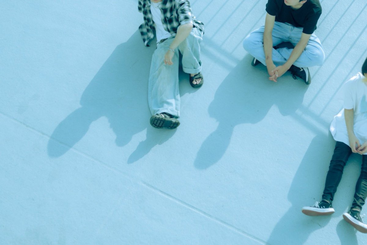 anlose0215's tweet photo. -`📢 お知らせ 🆕

先日のアー写公開に伴い、
この度、サポートで入ってくれていた
ふくた@fukuta_mw がanloseに加入することになりました。

Vo.森        [@anlosemori ]
Ba.ふくた [@fukuta_mw ]
Dr.こうき  [@koki19970215 ]

改めて、よろしくお願いします。

撮影[@mi_mo_13 ] https://t.co/ZwcY7VzVlz