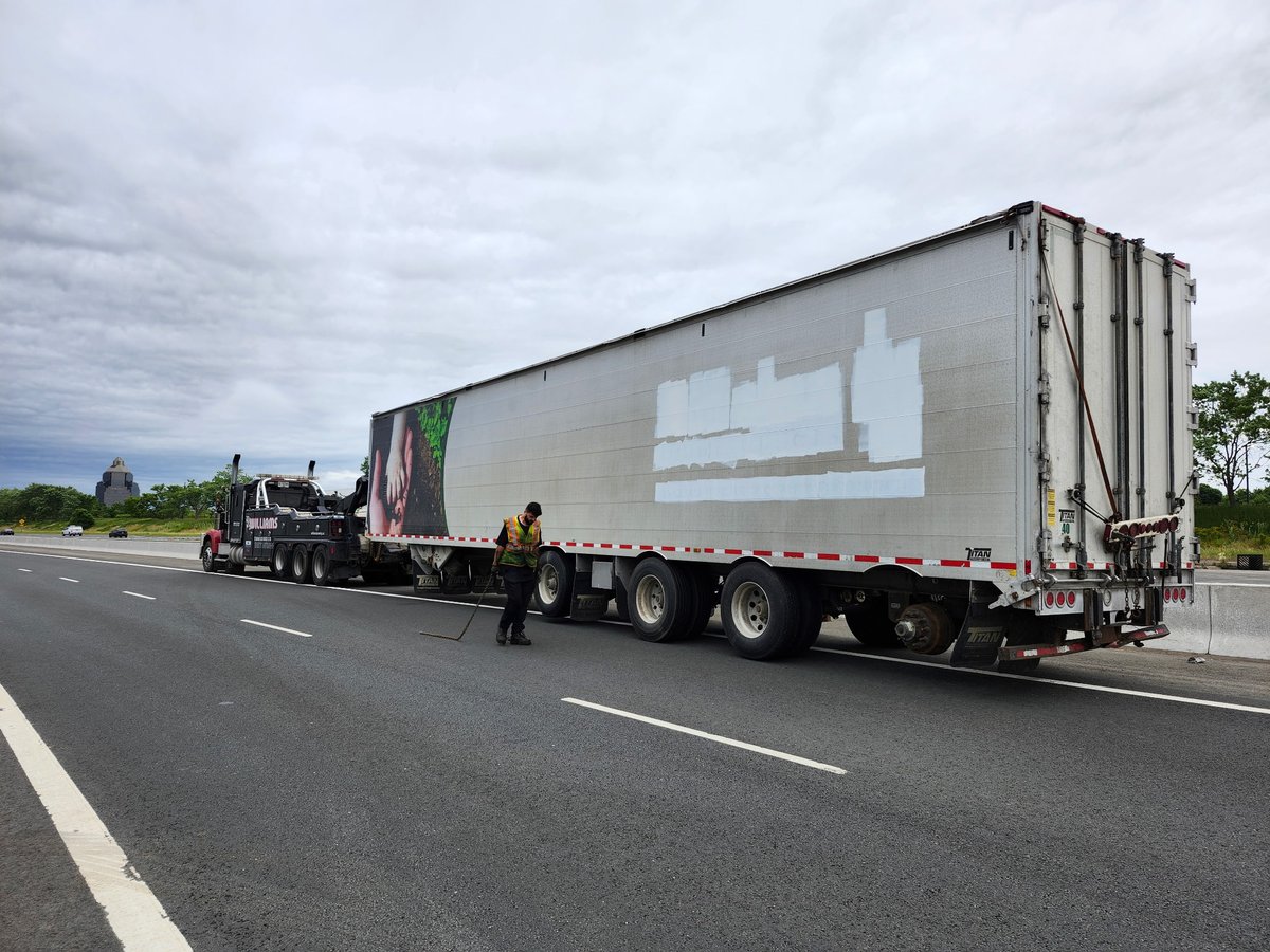 OPP_HSD's tweet photo. Tractor trailer collision/fire: WB #Hwy401/Neilson Rd. Tow truck hauling transport trailer crashed into concrete wall that resulted in a fire. Driver taken to hospital with non ltorontoife-threatening injuries. All collector lanes closed for cleanup. Est 12noon for reopening. ^ks https://t.co/SR0dSM97Sa